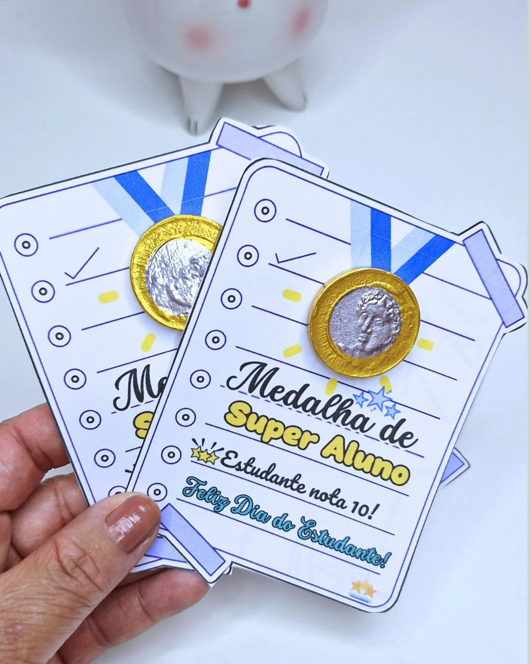 Cartão Medalha Dia do Estudante – Material Pedagógico — Alfabetização para Educação Infantil: Cartão com medalha por apenas…