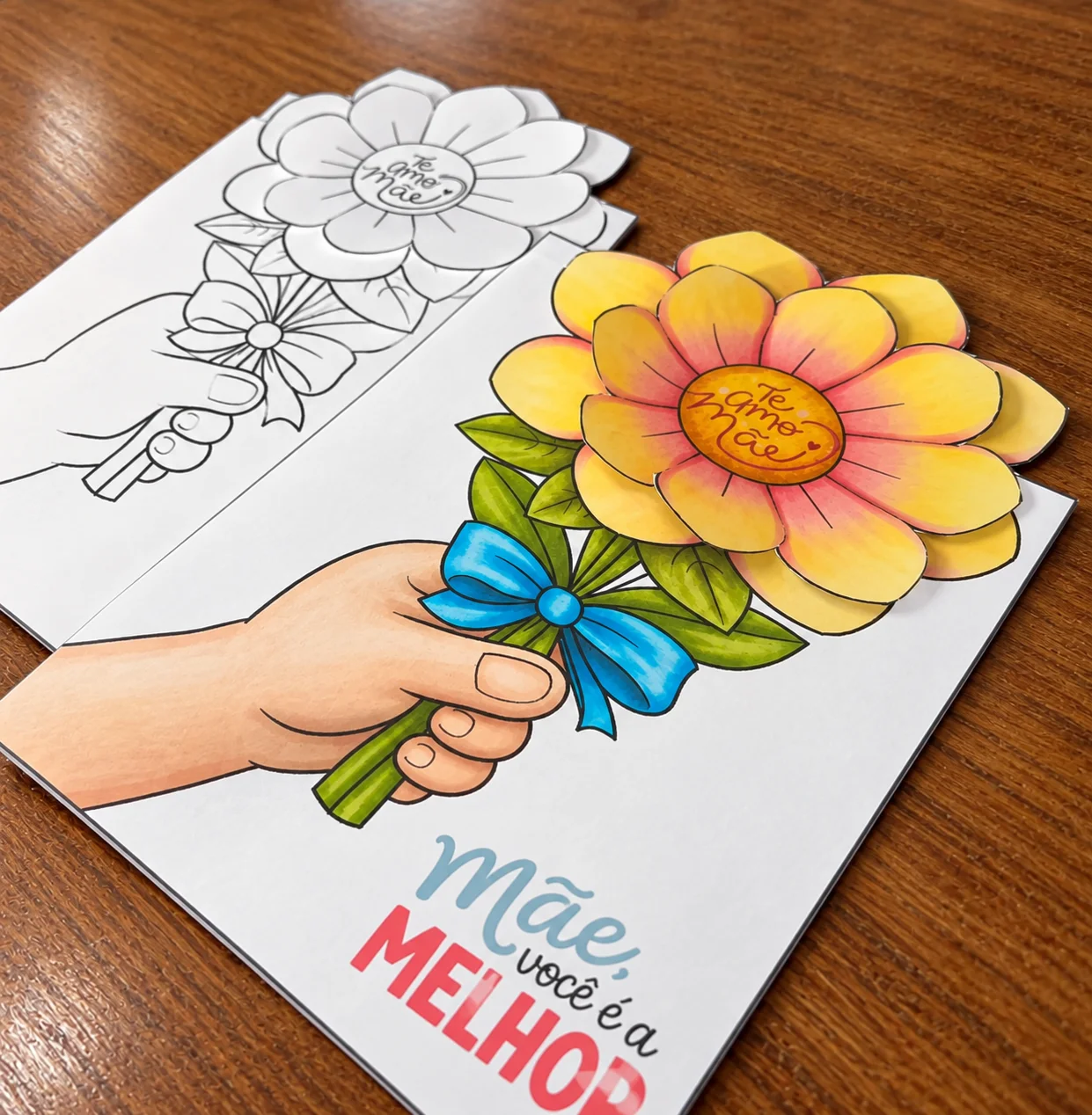 Cartão para o Dia das Mães 3D - Colorido e para colorir — amostra 1: Cartão Dia das Mães para uso pedagógico, ideal para…