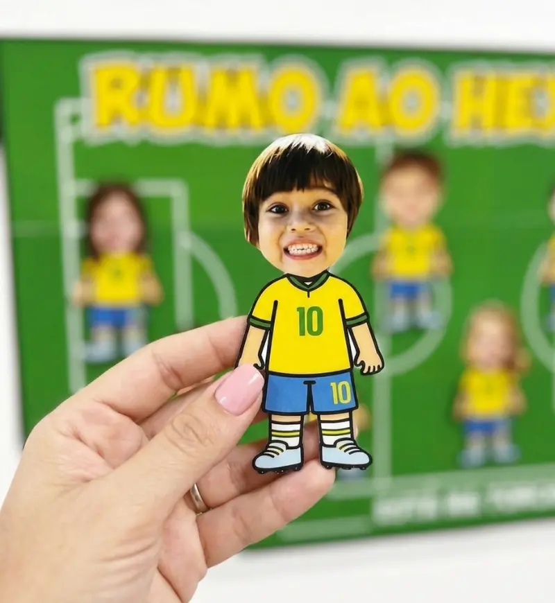 Cartaz Colaborativo Copa do Mundo com Fotos dos Alunos — amostra 1: Cartaz colaborativo Copa do Mundo: a turma no mesmo time