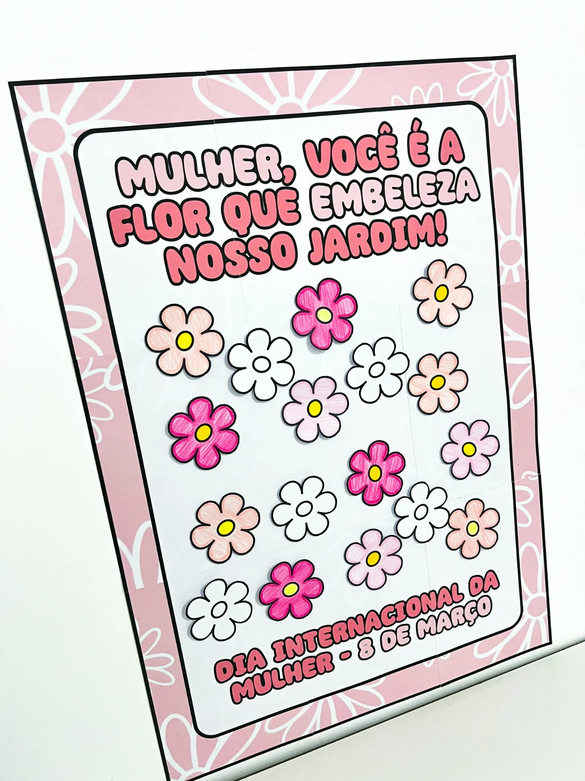 Cartaz Colaborativo Dia Internacional da Mulher — amostra 2: O Cartaz Colaborativo Dia da Mulher – 9 folhas é um painel…