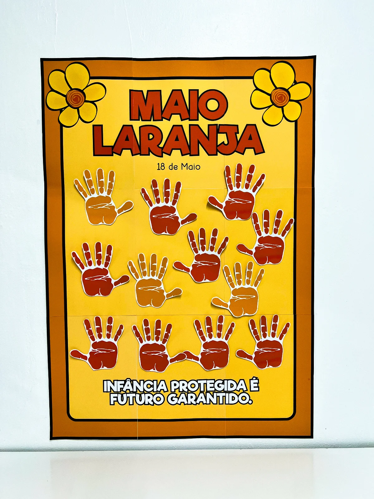 Cartaz Colaborativo Maio Laranja para Imprimir | Painel Educativo em PDF — Datas comemorativas para Educação Infantil: Este…