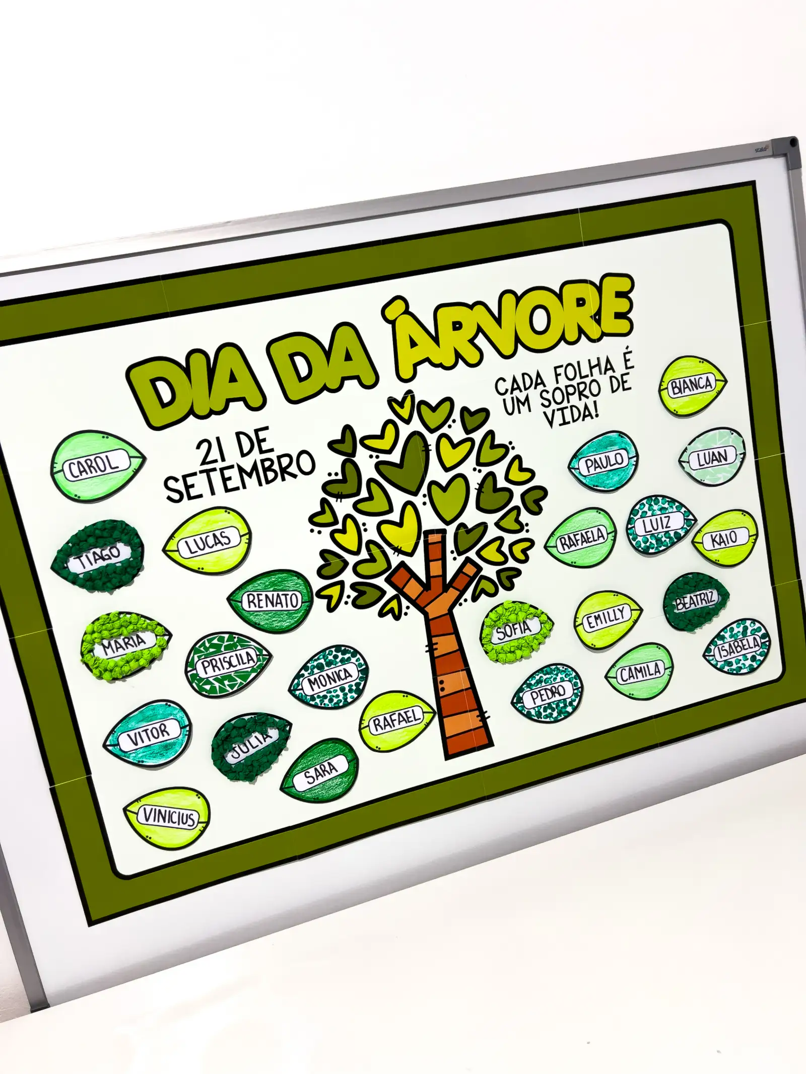 Cartaz colaborativo para o Dia da Árvore — amostra 1: Este material valoriza a participação dos alunos na construção de um…