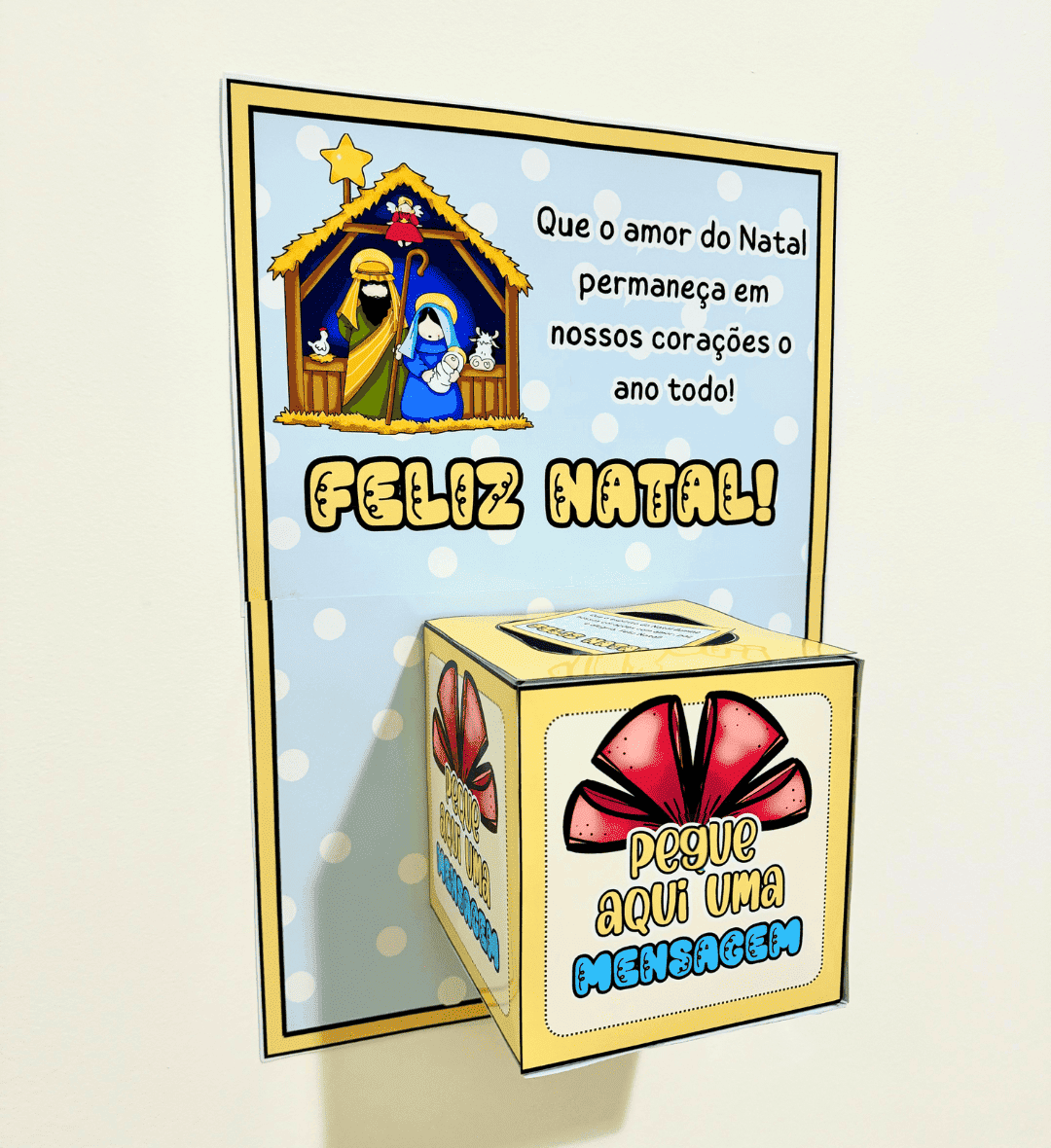Cartaz de Natal com Caixa e Cartões em PDF para Imprimir — amostra 5: Prepare um espaço para mensagens natalinas com…