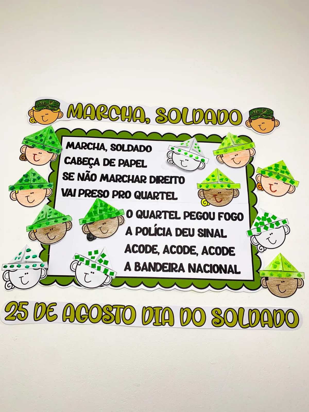 Cartaz Interativo – Marcha Soldado — amostra 3: Transforme a tradicional cantiga "Marcha Soldado" em uma atividade lúdica,…