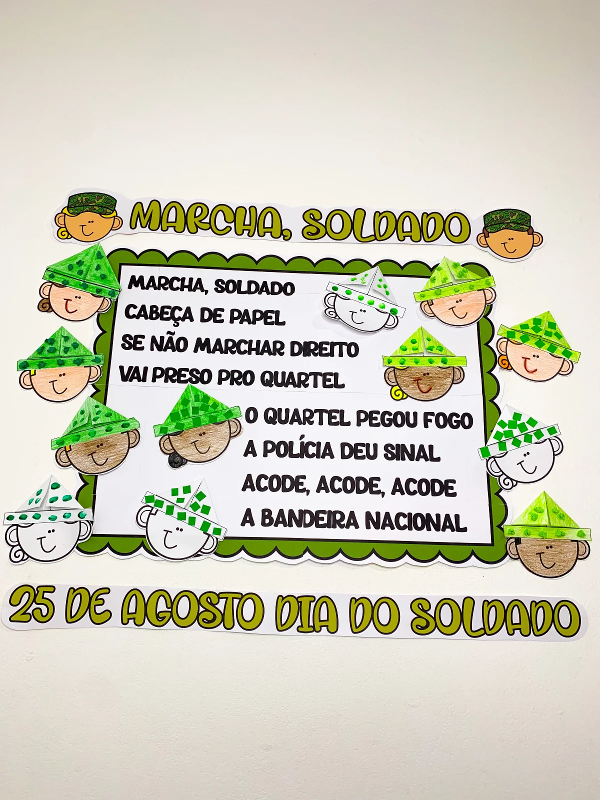 Cartaz Marcha Soldado - Dia do Soldado – PDF para Imprimir — amostra 3: Muito além de uma data comemorativa, esse cartaz…