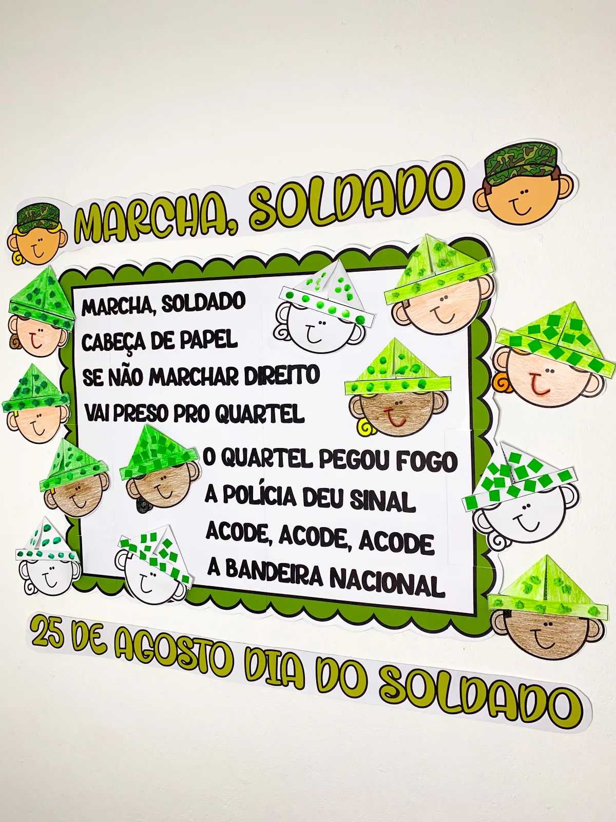Cartaz Marcha Soldado - Dia do Soldado – PDF para Imprimir — amostra 4: Muito além de uma data comemorativa, esse cartaz…