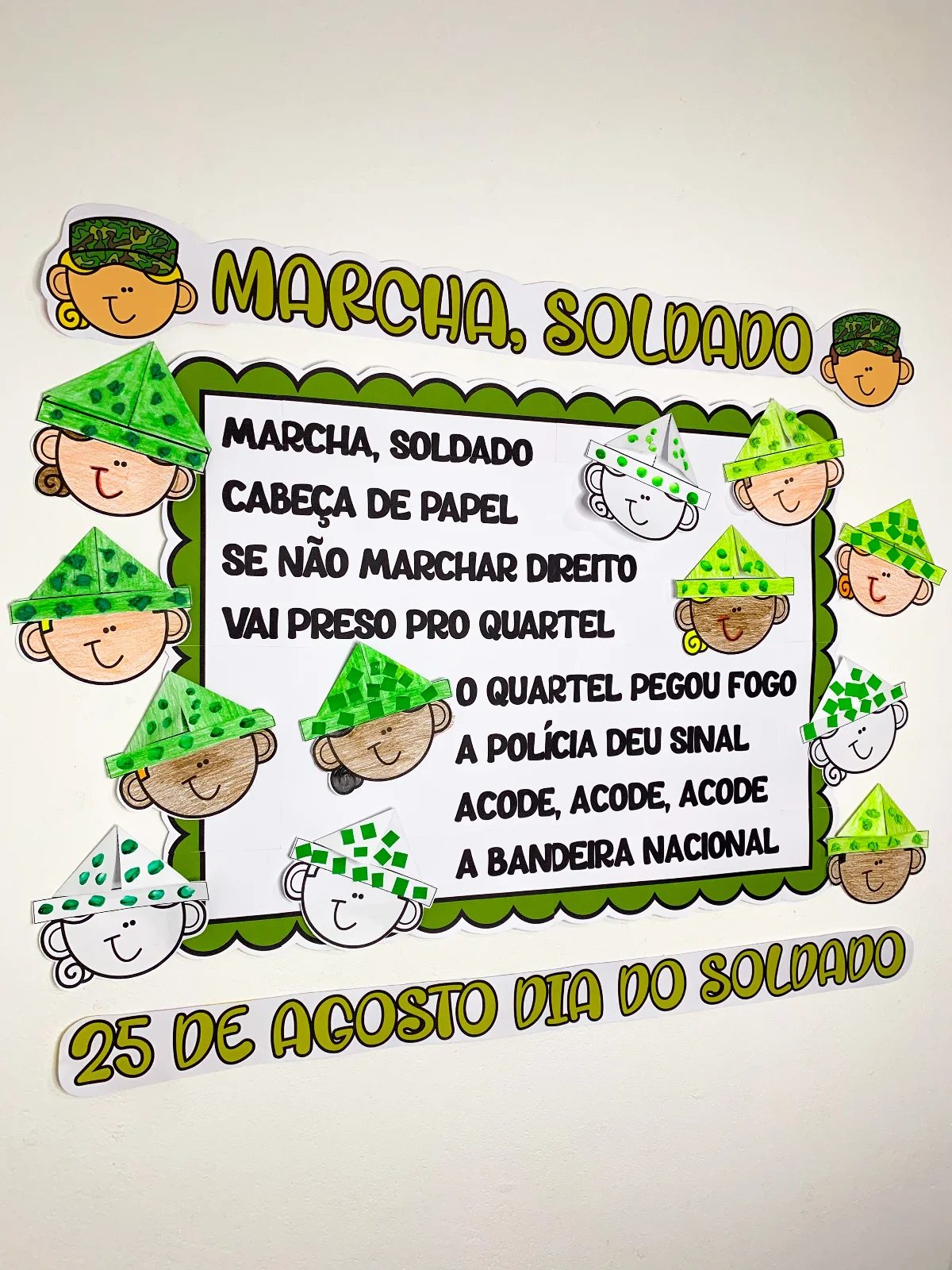 Cartaz Marcha Soldado - Dia do Soldado – PDF para Imprimir — amostra 5: Muito além de uma data comemorativa, esse cartaz…
