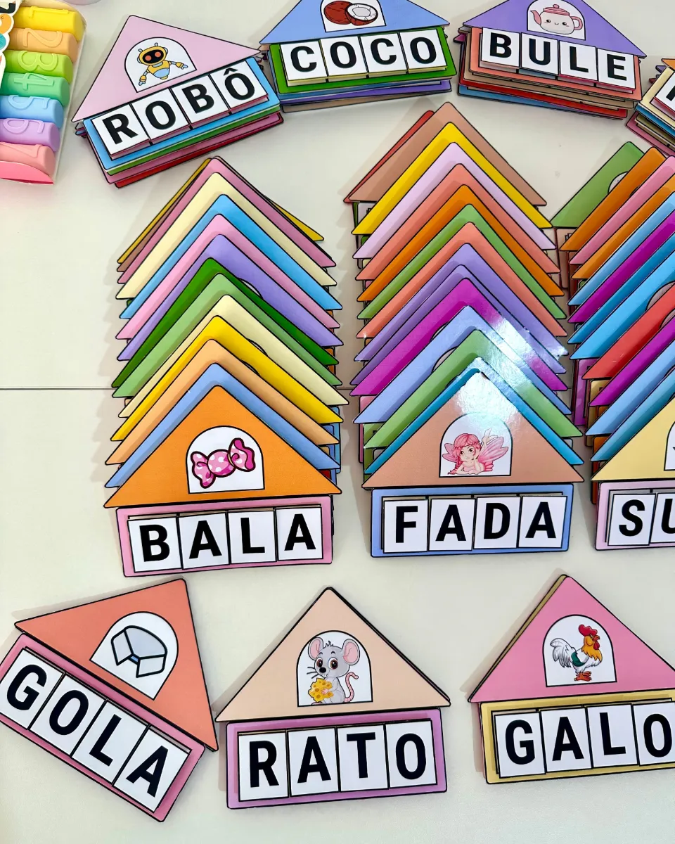 Casinha das Palavras: Letras Móveis para Alfabetização — Atividades para 1º ano: Casinhas ilustradas com letras móveis para…