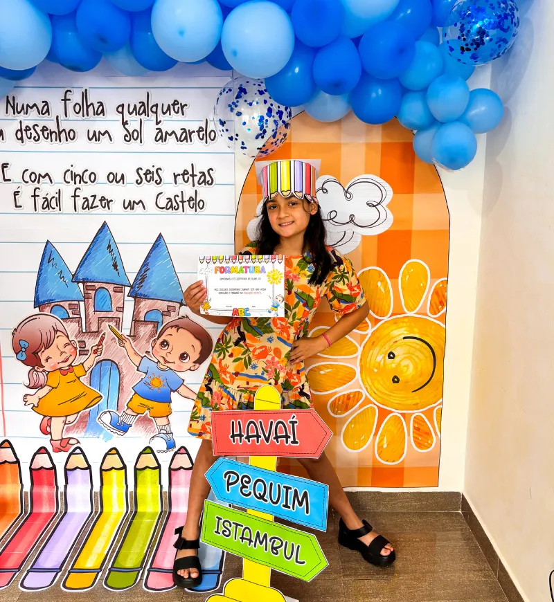 Cenário para Formatura Aquarela em PDF para Imprimir — amostra 7: Prepare uma formatura colorida com o cenário Aquarela em…