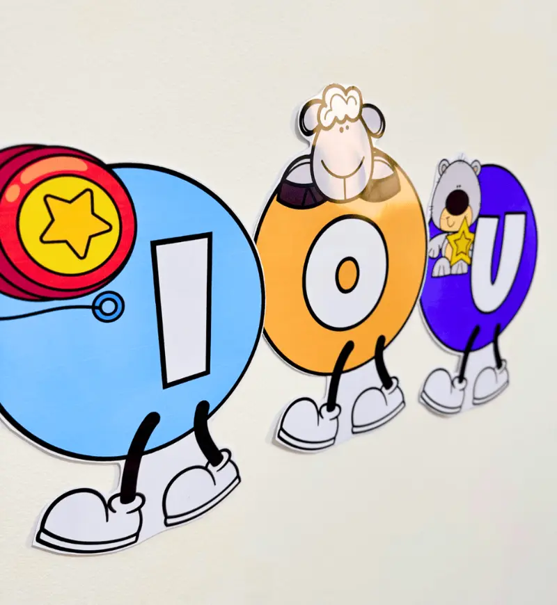 Centopeia das Vogais em PDF para Educação Infantil — amostra 5: Explore as vogais com um recurso visual de cores vivas,…