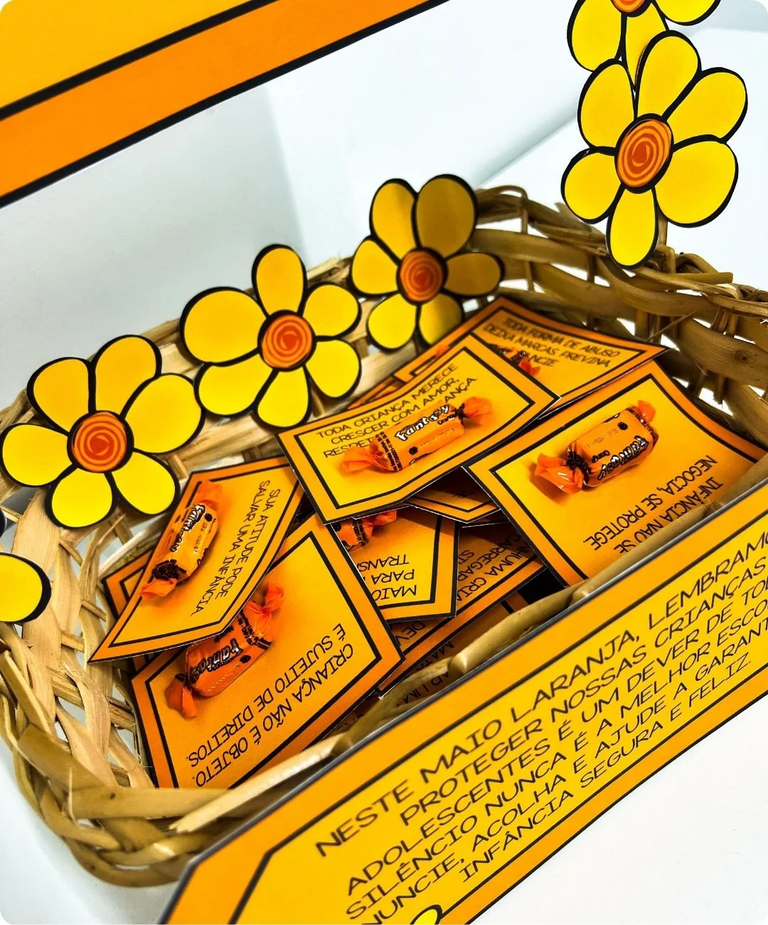 Cesta de Maio Laranja para imprimir — amostra 3: Elementos disponíveis no PDF