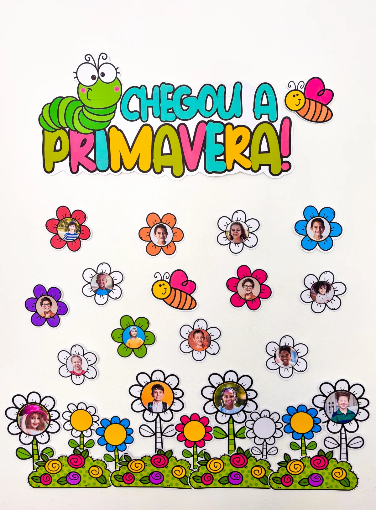 Chegou a Primavera! – Material Pedagógico — amostra 4: Um painel encantador que transforma os corredores da escola em um…