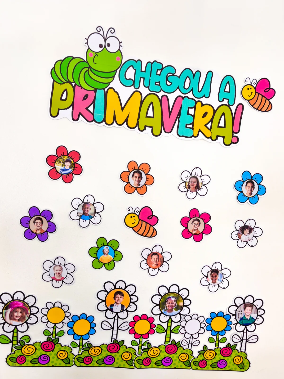 Chegou a Primavera! – Material Pedagógico — amostra 6: Um painel encantador que transforma os corredores da escola em um…