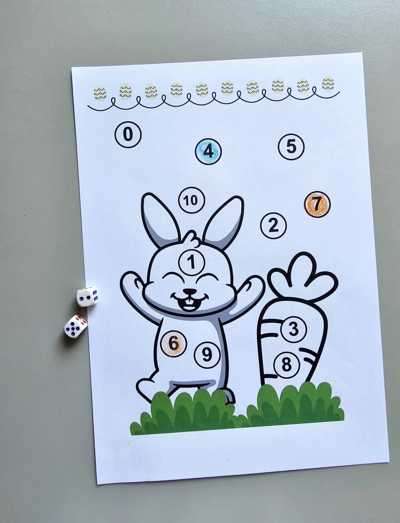 Coelho e números para colorir — amostra 1: Arquivo com atividade lúdica de números com dado 🎲🐰 A criança joga o dado e…