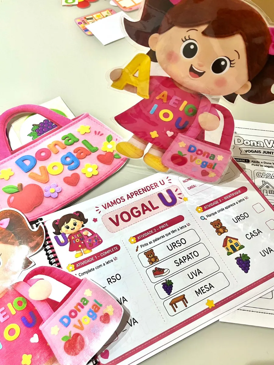 Coleção de Atividades Dona Vogal - Educação Infantil — amostra 3: A Coleção de Atividades Dona Vogal reúne 7 arquivos em 56…