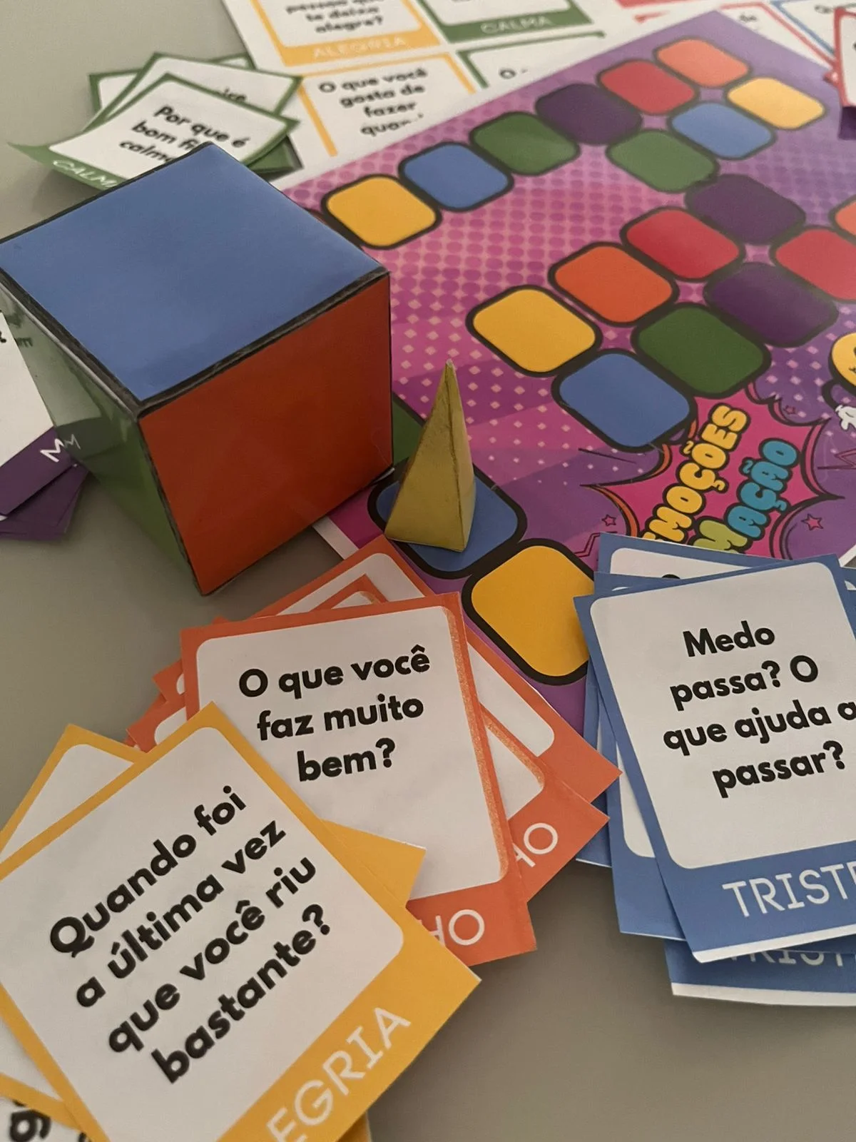 Coleção Emoções em Ação - Lançamento — amostra 1: Ajude a criança a reconhecer, compreender e expressar suas emoções de…