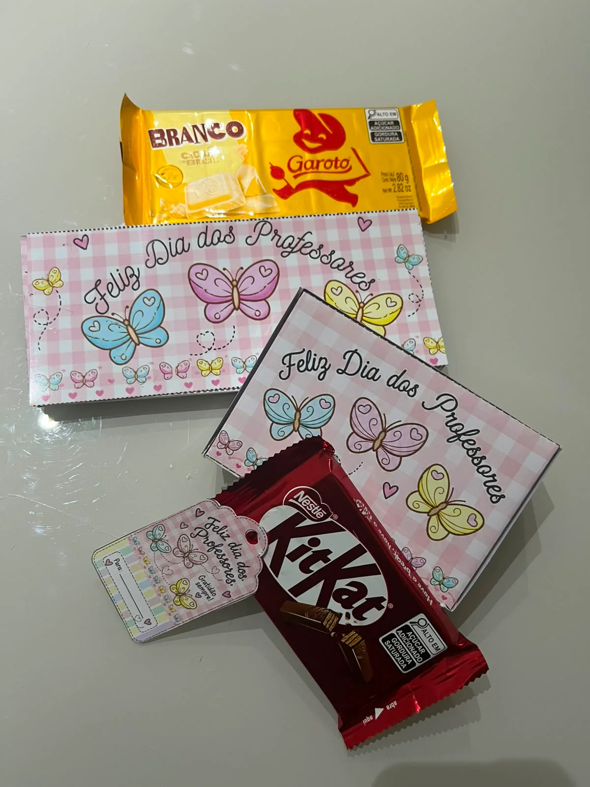 Coleção Mimo de Professor - caixinha kit kat e tag — amostra 6: 💝 O QUE A CLIENTE RECEBE 🍫 Modelo 1 — Caixa Porta-Kit Kat…