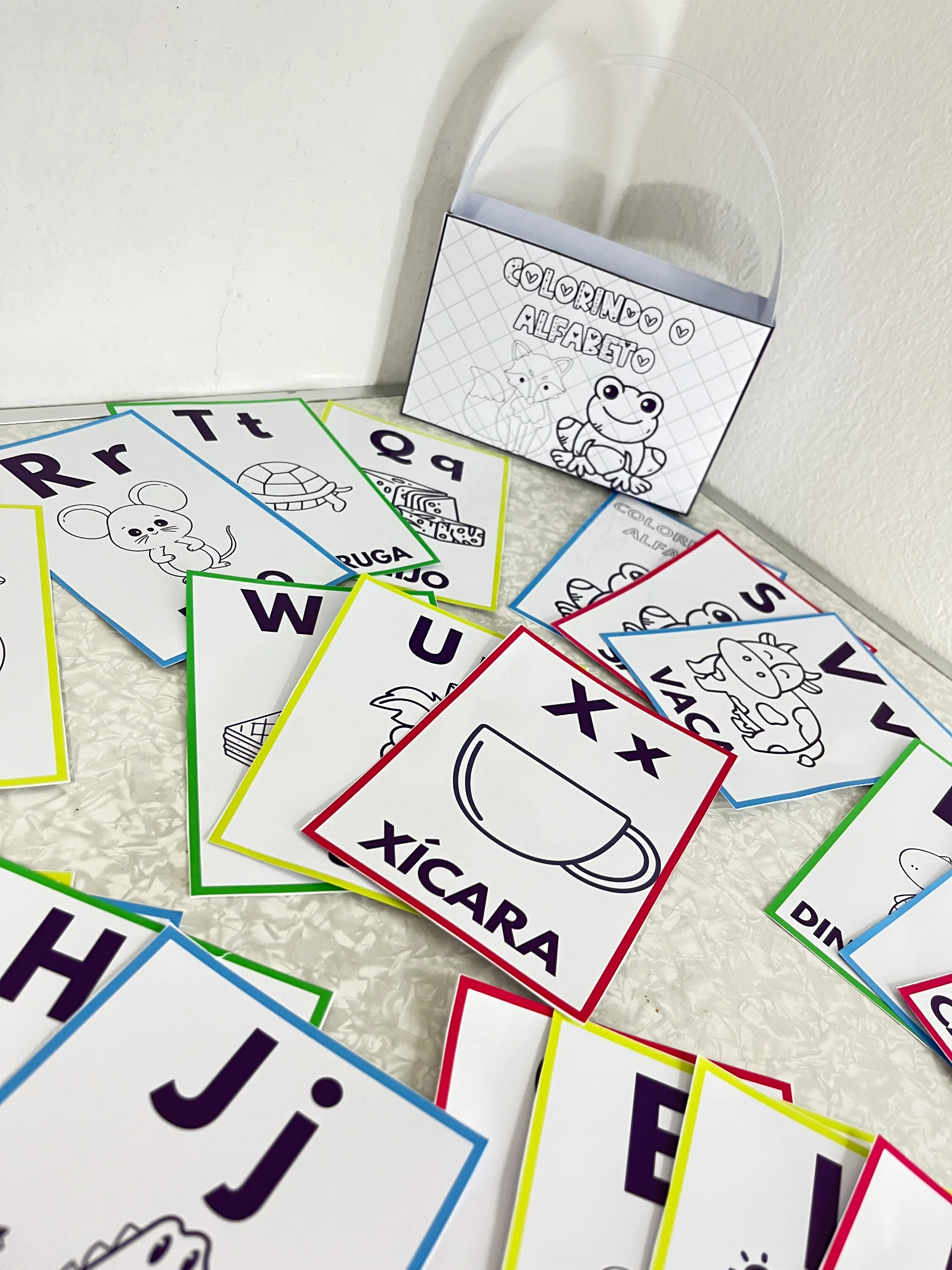 Colorindo o Alfabeto – Cards das Letras para Pintar e Aprender — amostra 2: Material lúdico para trabalhar ,alfabeto forma…