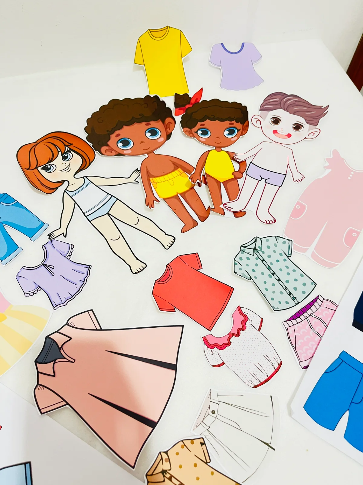 Com que roupa eu vou? — aprender a escolher também é aprender a — amostra 4: É aprender a cuidar de si, a se expressar e a… Com que roupa eu vou? — aprender a escolher também é aprender a — amostra 4: É aprender a cuidar de si, a se expressar e a…