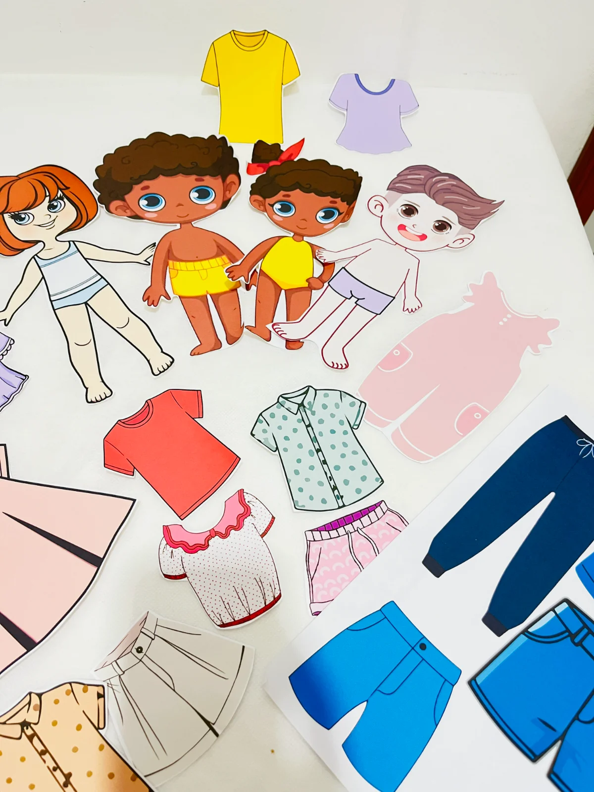 Com que roupa eu vou? — aprender a escolher também é aprender a — amostra 5: É aprender a cuidar de si, a se expressar e a… Com que roupa eu vou? — aprender a escolher também é aprender a — amostra 5: É aprender a cuidar de si, a se expressar e a…