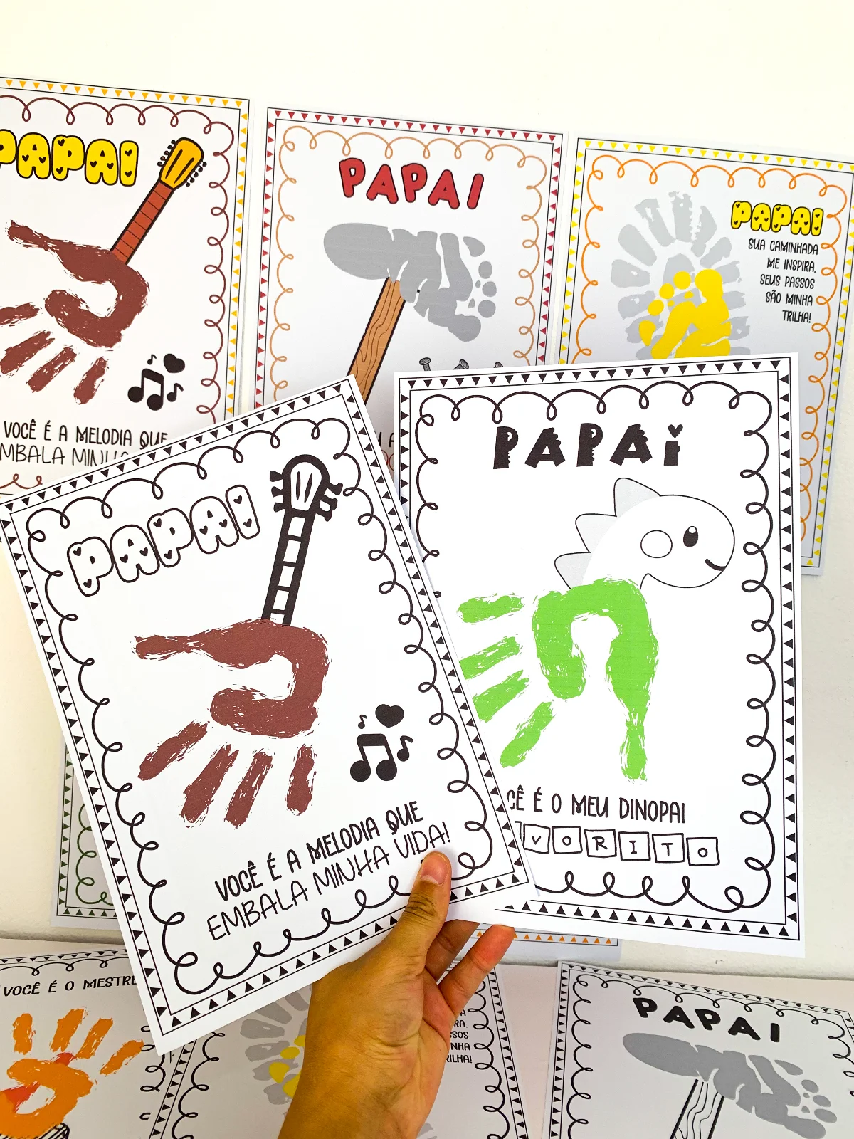 Combo Dia dos Pais – Pintura com Carimbo das Mãos e Pés — amostra 4: O Combo Dia dos Pais é uma idea criativa e cheia de…