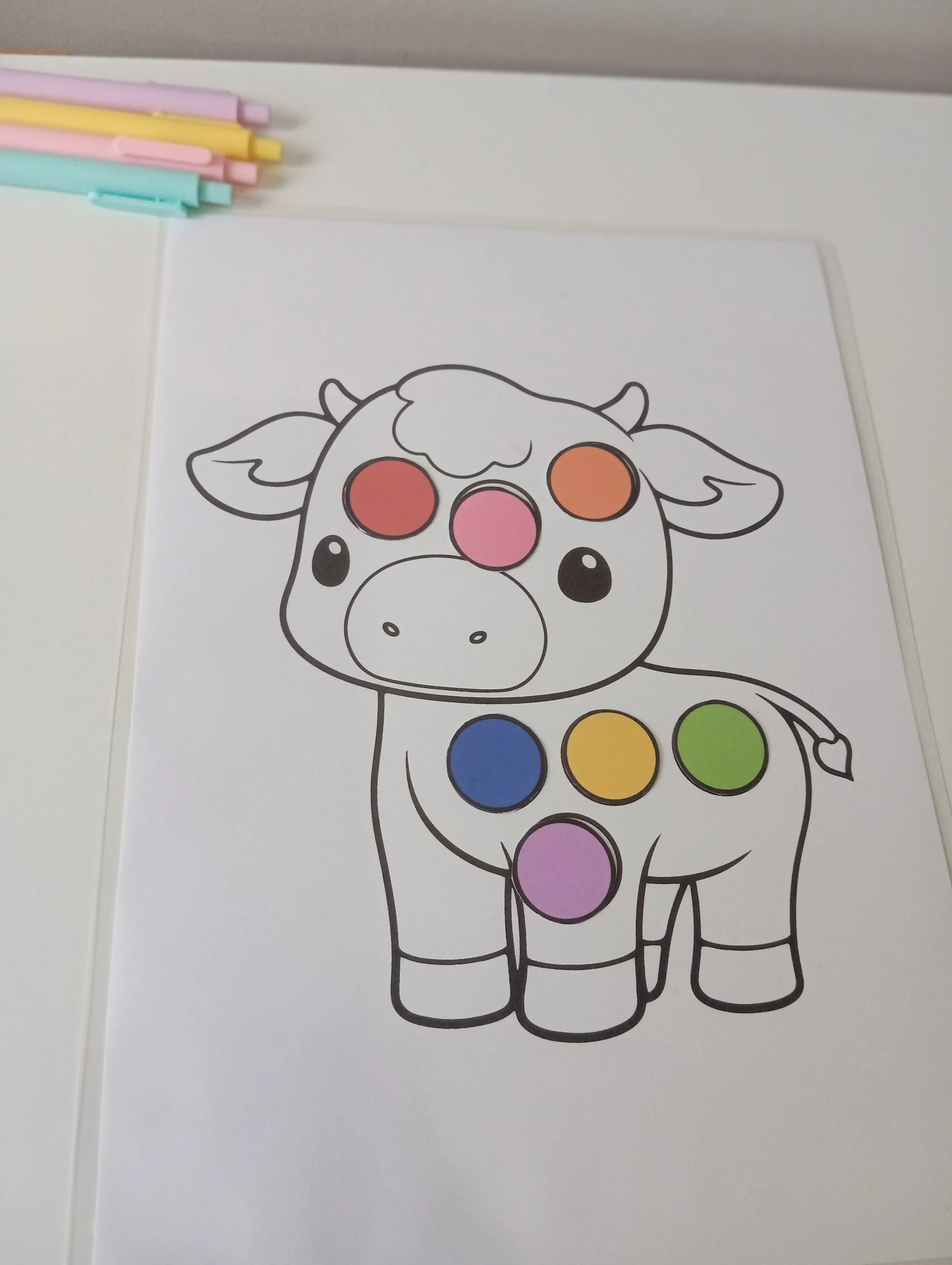 Complete a Vaquinha – Atividade de Percepção Visual, Cores — amostra 3: Atividade lúdica para as crianças completarem a…