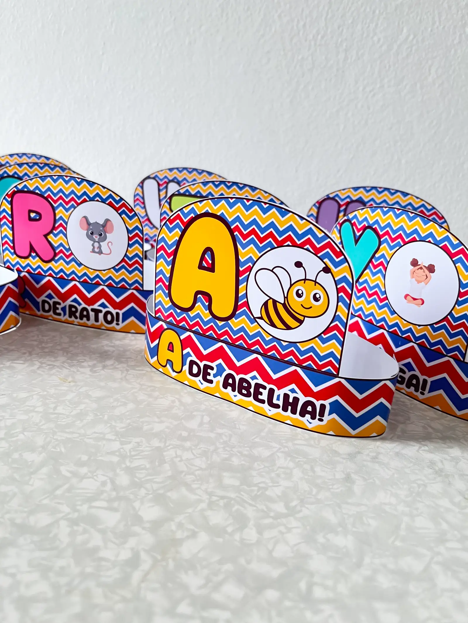 Coroas do Alfabeto – Educação Infantil e 1º Ano | Alfabetização — amostra 4: Coroas do Alfabeto 26 coroas coloridas com: -… Coroas do Alfabeto – Educação Infantil e 1º Ano | Alfabetização — amostra 4: Coroas do Alfabeto 26 coroas coloridas com: -…