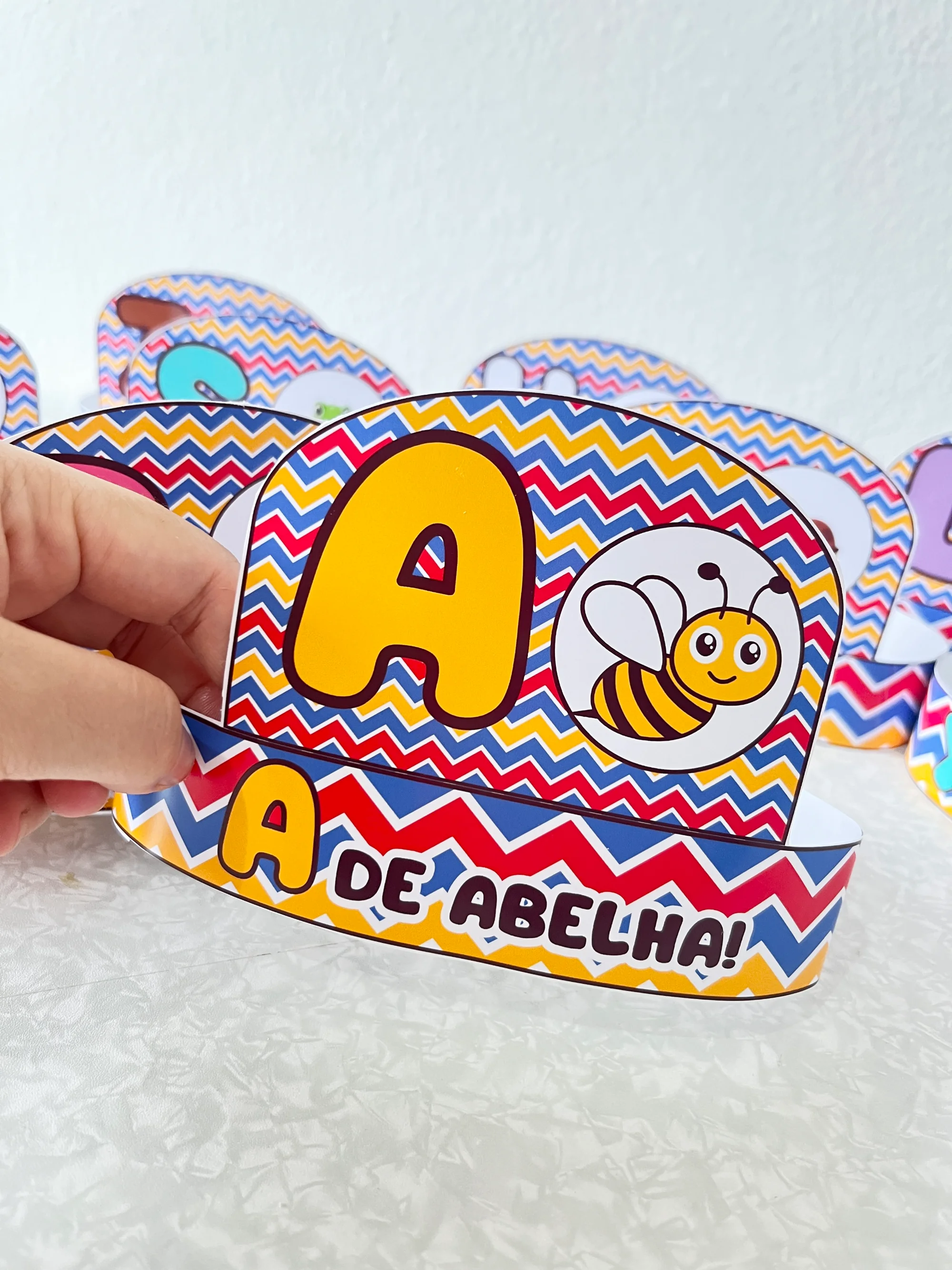 Coroas do Alfabeto – Material Pedagógico — Alfabetização para Todas as séries: Ideal para trabalhar o alfabeto completo ou…