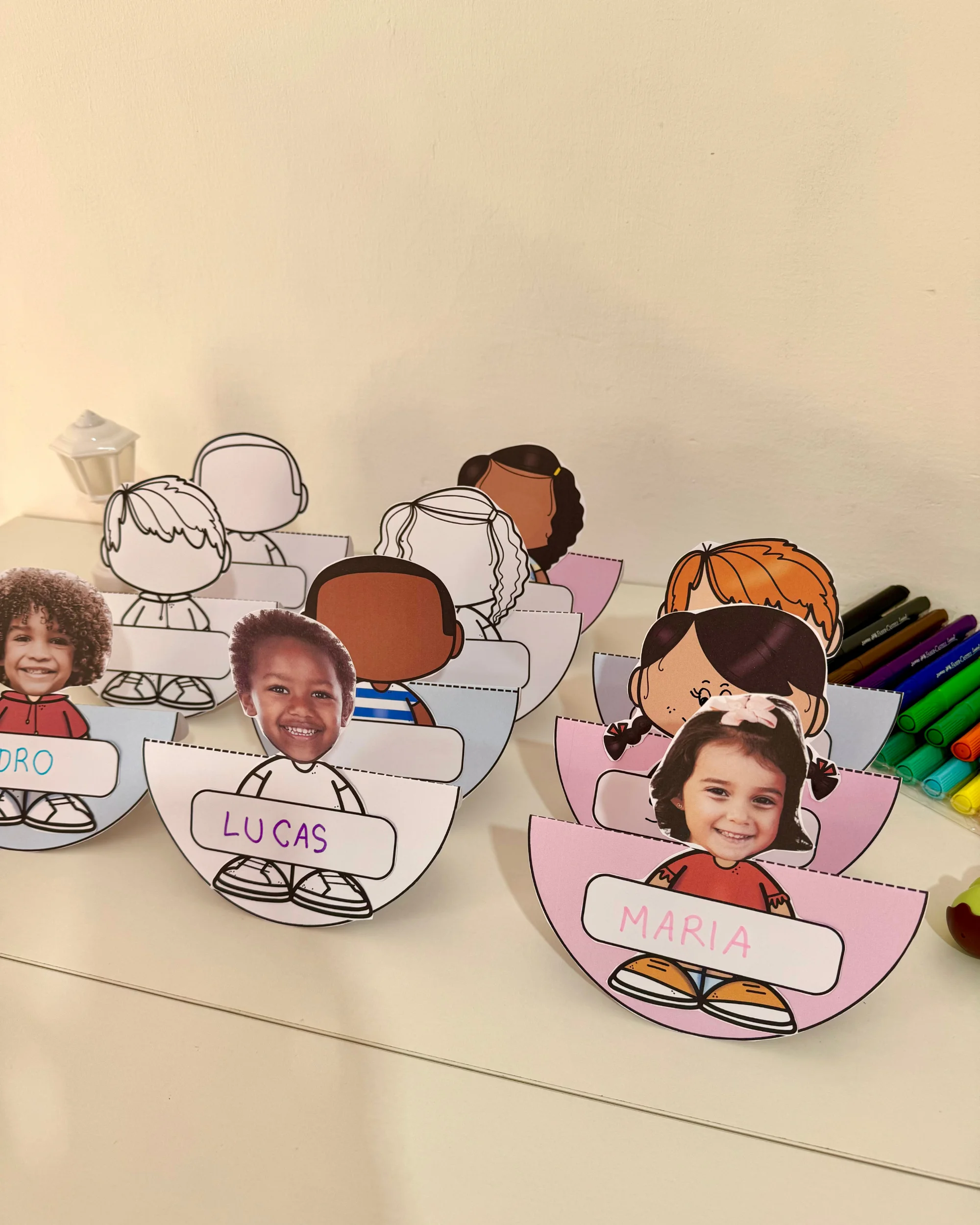 Crachá de Mesa Dançante para Educação Infantil — amostra 3: Uma opção prática e divertida para professores que procuram…