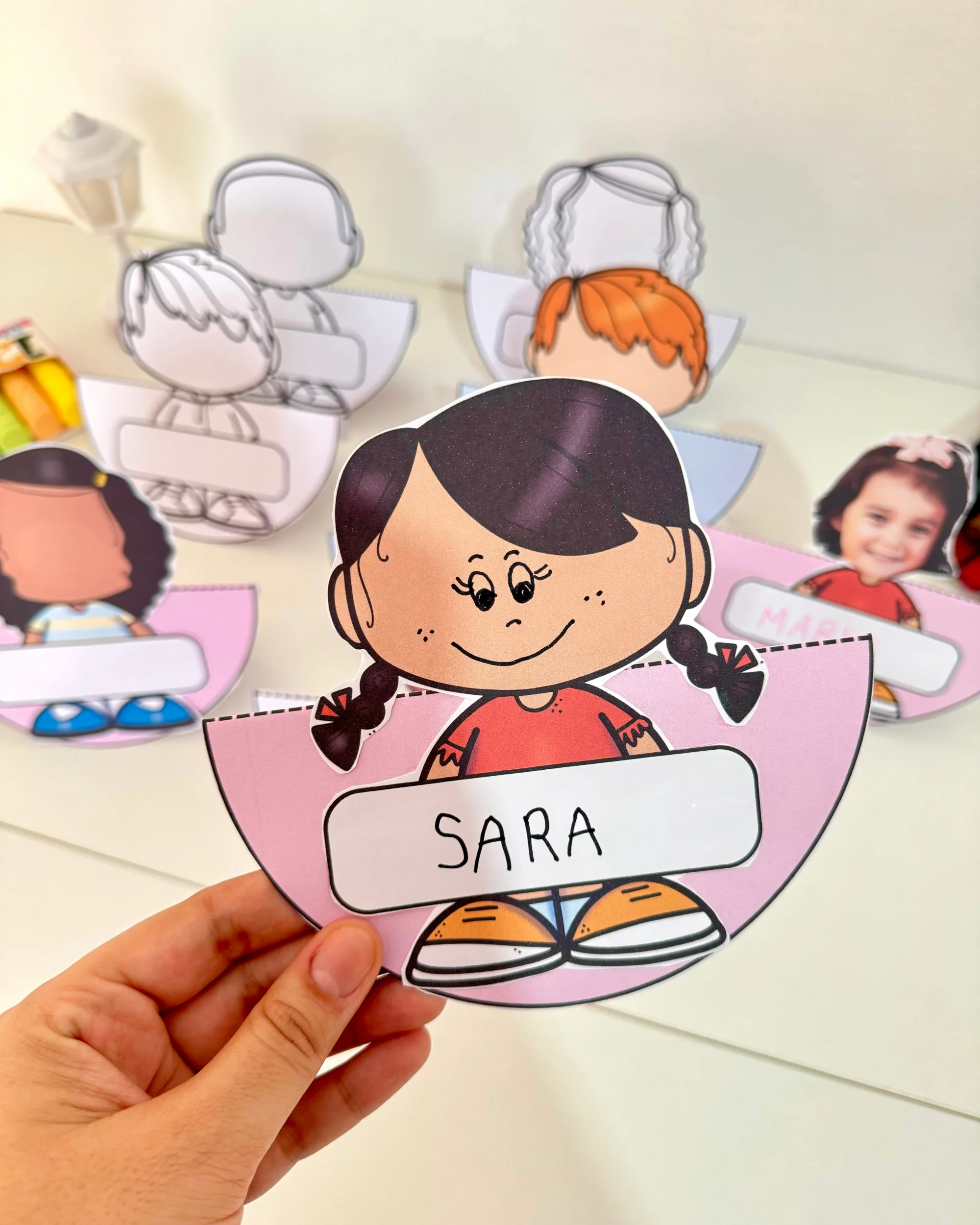 Crachá de Mesa Dançante para Educação Infantil — amostra 4: Uma opção prática e divertida para professores que procuram…