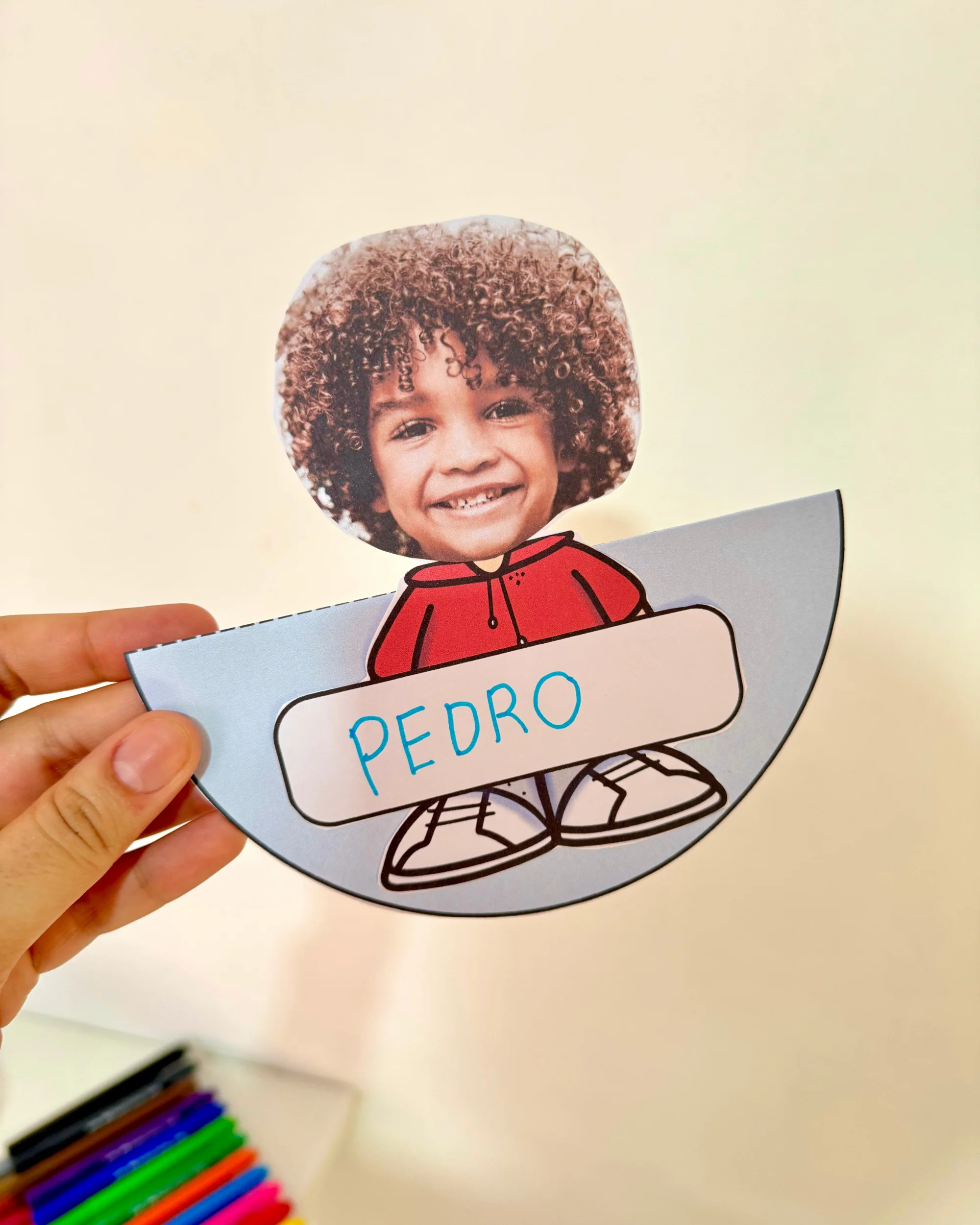 Crachá de Mesa Dançante para Educação Infantil — amostra 5: Uma opção prática e divertida para professores que procuram…