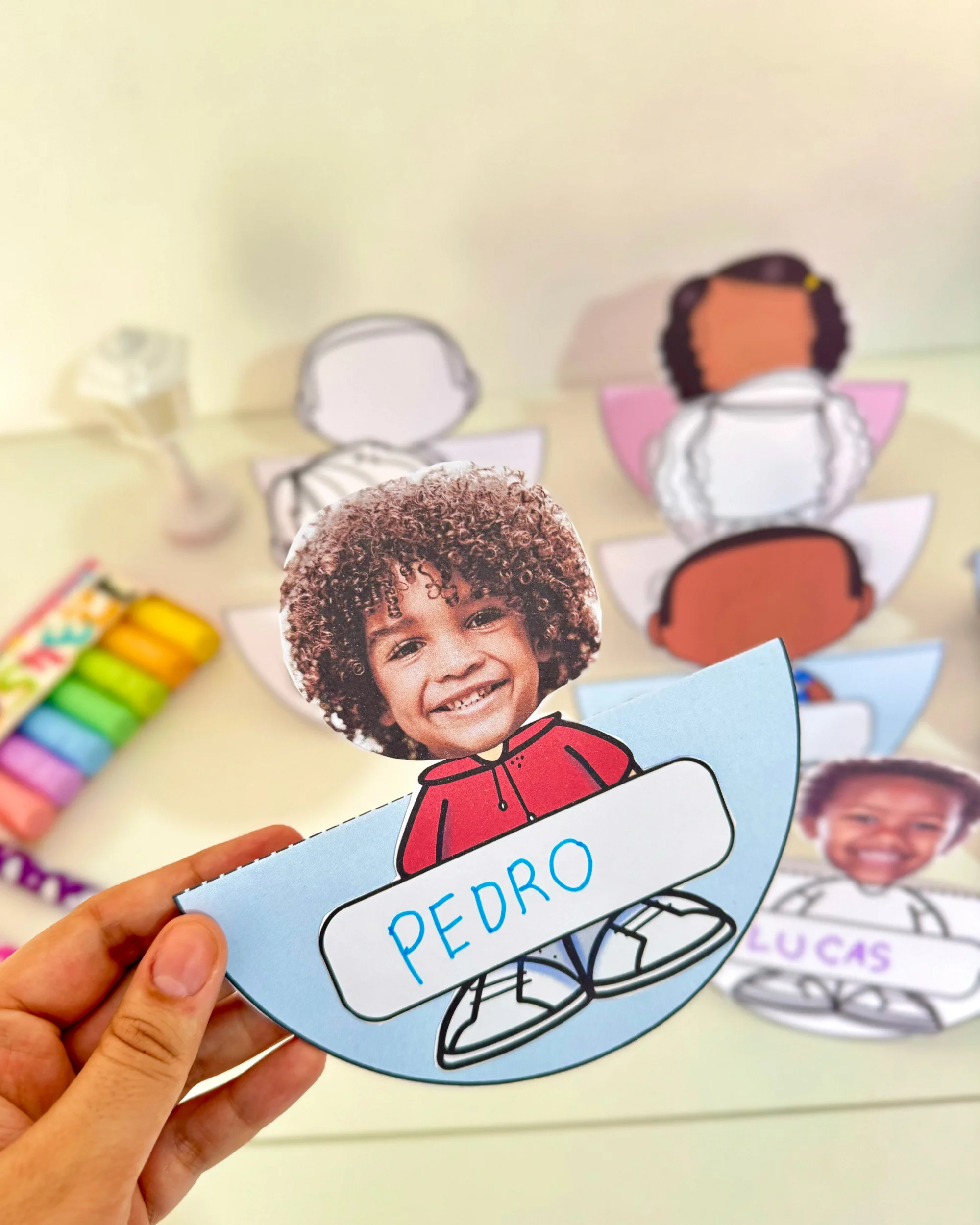Crachá de Mesa Dançante para Educação Infantil — capa do material