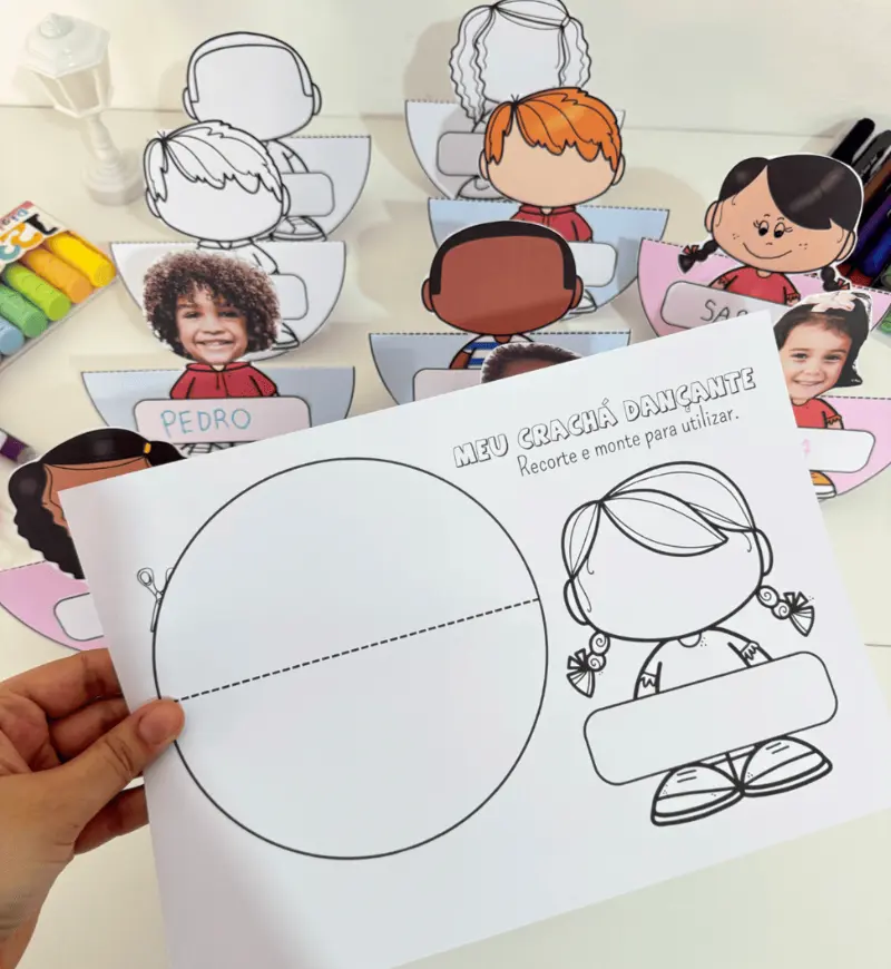 Crachá de mesa Dançante para Educação Infantil em PDF — amostra 3: Como usar em sala de aula