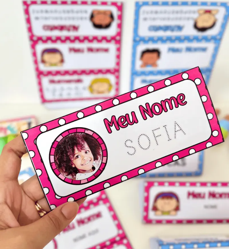 Crachá de mesa editável com nome, foto, alfabeto e numerais — Matemática para Educação Infantil: Personalize a…