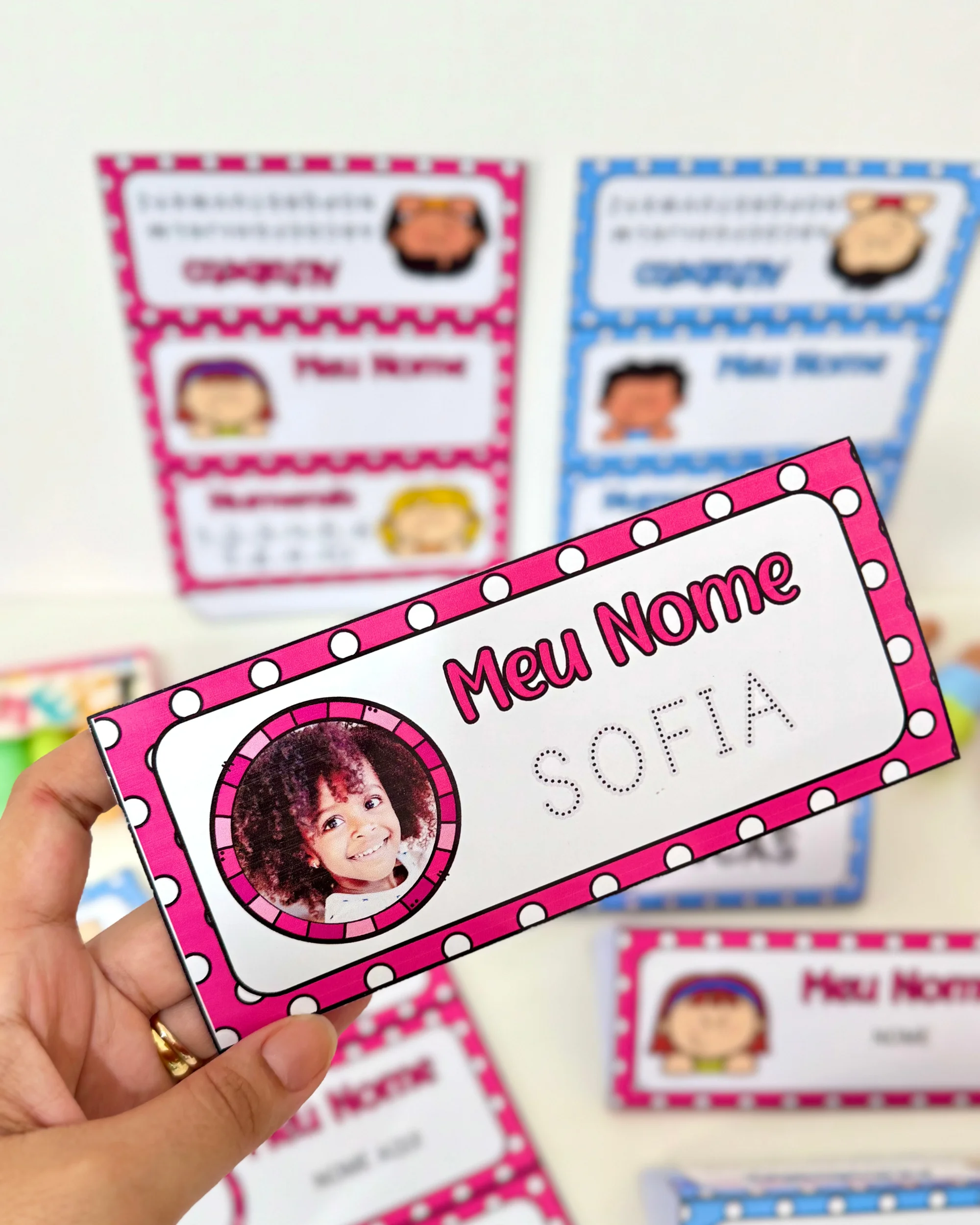 Crachá de Mesa Editável para Educação Infantil e Ensino Fundamental — amostra 4: Uma opção prática para professores que…