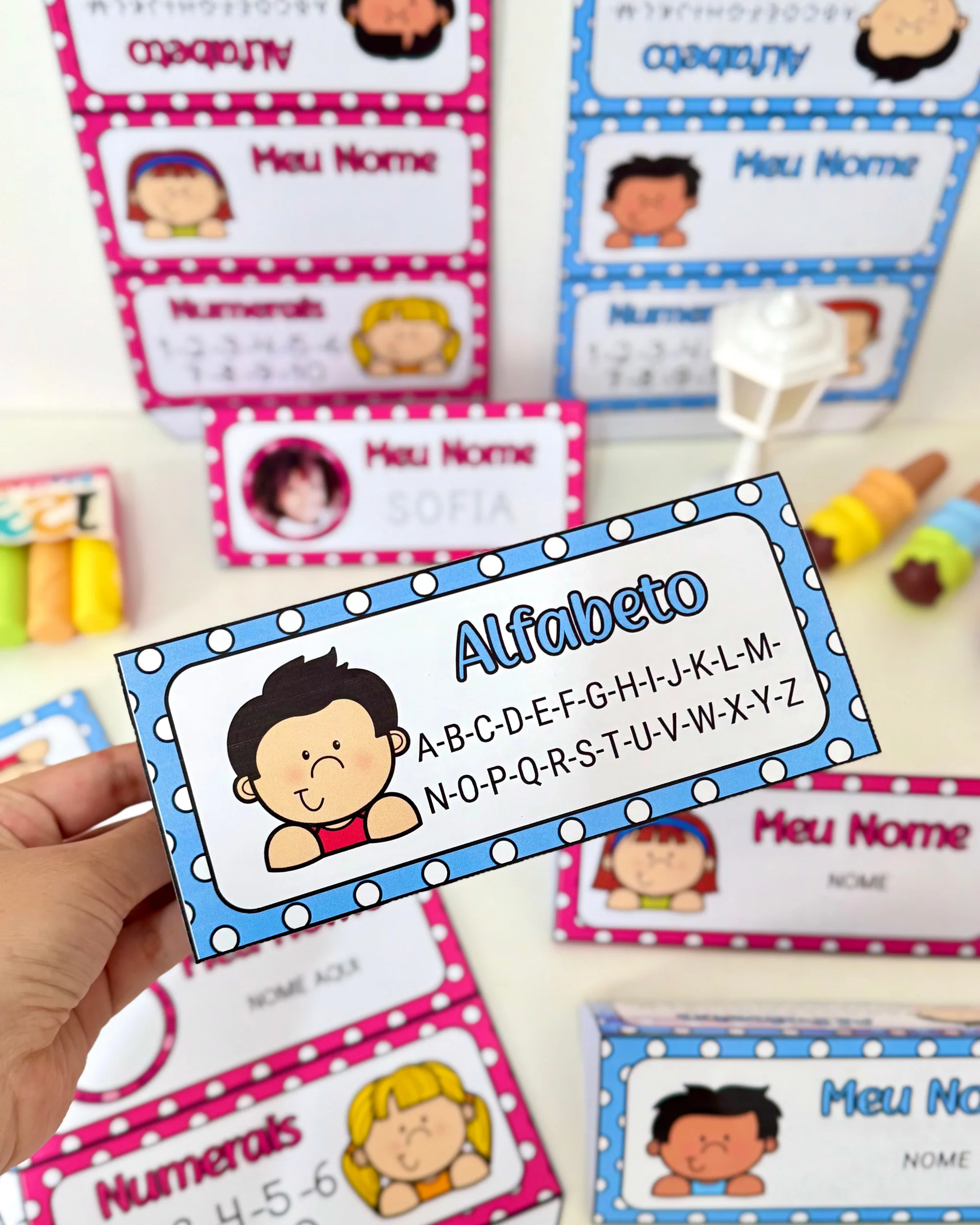Crachá de Mesa Editável para Educação Infantil e Ensino Fundamental — capa do material