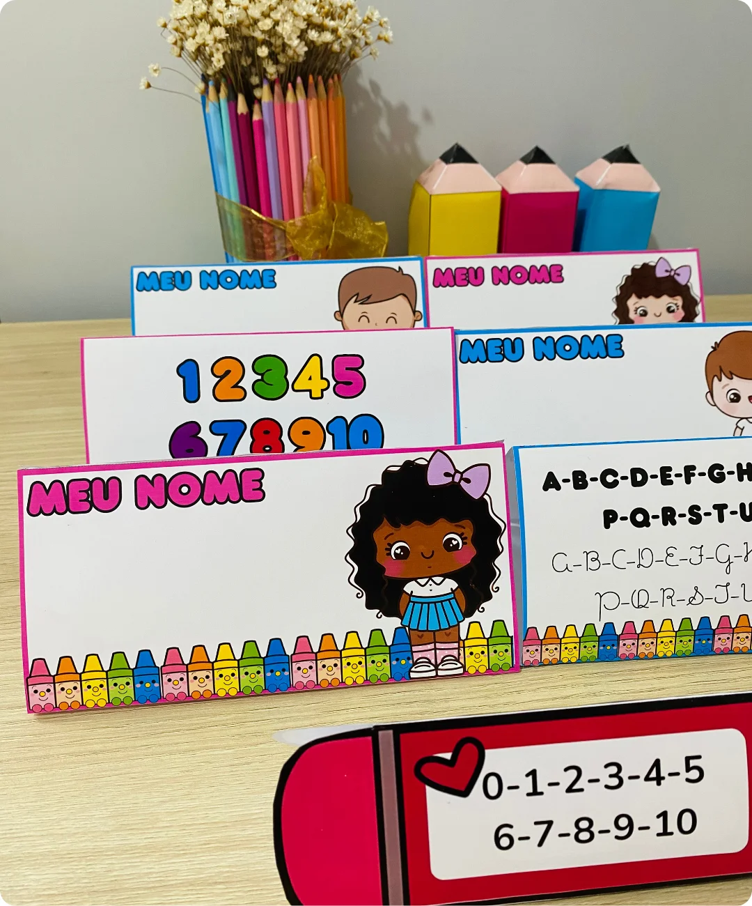 Crachás de mesa de identificação para imprimir — amostra 1: Da impressão à mesa das crianças