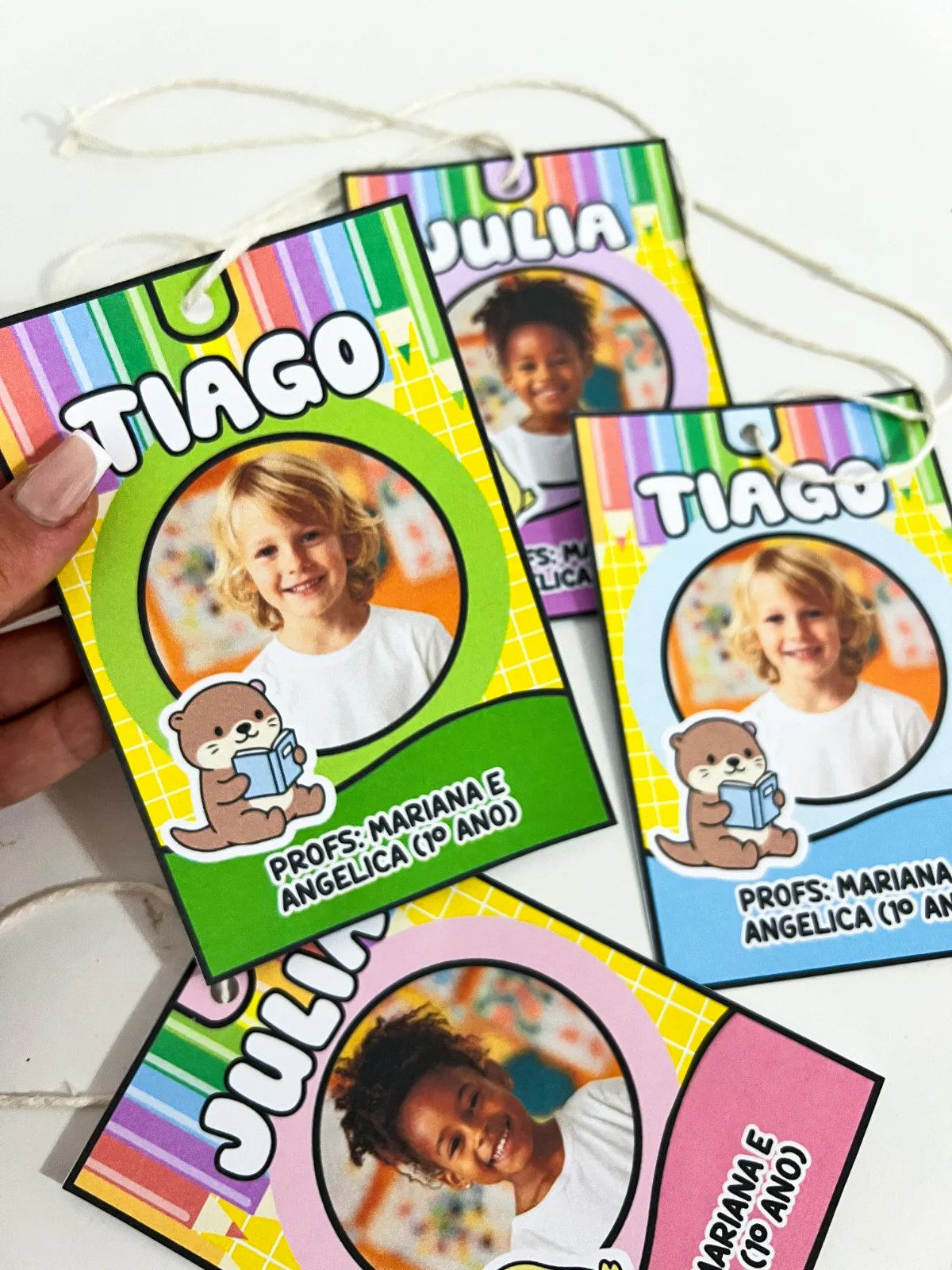 Crachás de Pescoço Editáveis – Material Pedagógico — amostra 1: O que vem no material