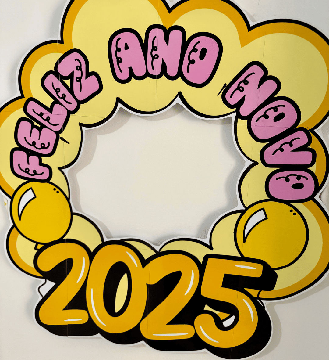 Decoração de Bambolê para Ano Novo: Feliz 2025 em PDF — amostra 1: Decoração de bambolê para Ano Novo com tema Feliz 2025