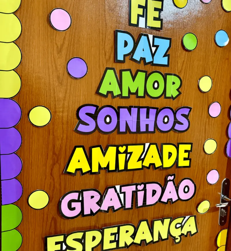 Decoração de Porta de Natal em PDF para Imprimir — amostra 1: Decoração de porta de Natal para o ambiente escolar