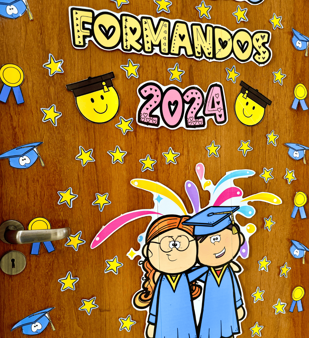 Decoração de Porta Formandos 2024 em PDF para Imprimir — amostra 1: Decoração de porta para celebrar os formandos