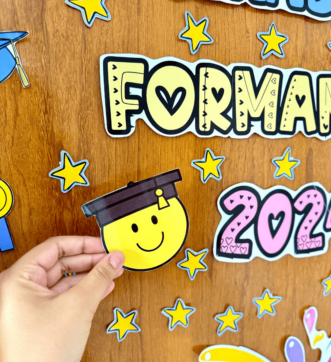 Decoração de Porta Formandos 2024 em PDF para Imprimir — amostra 3: Como usar na escola