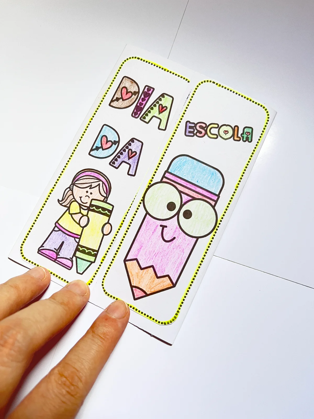 Dia da Escola - Lapbook para Colorir – PDF para Imprimir — amostra 1: O que vem no material