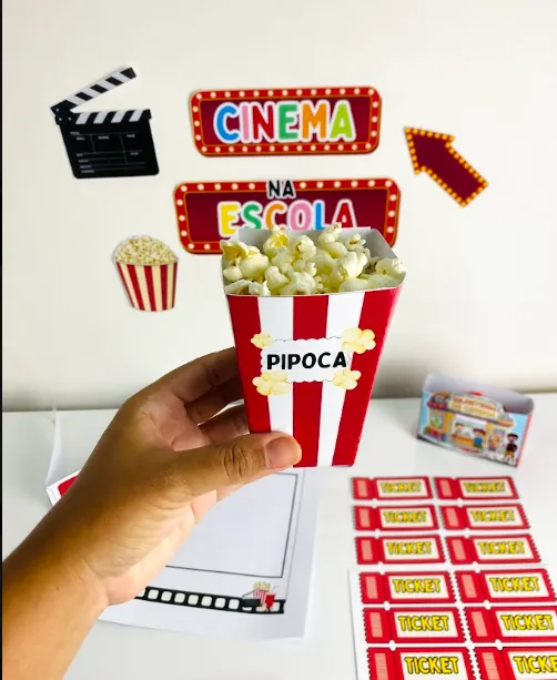 Dia do Cinema na Escola - Dia das Crianças — amostra 1: Um material especial para transformar o Dia das Crianças em um…