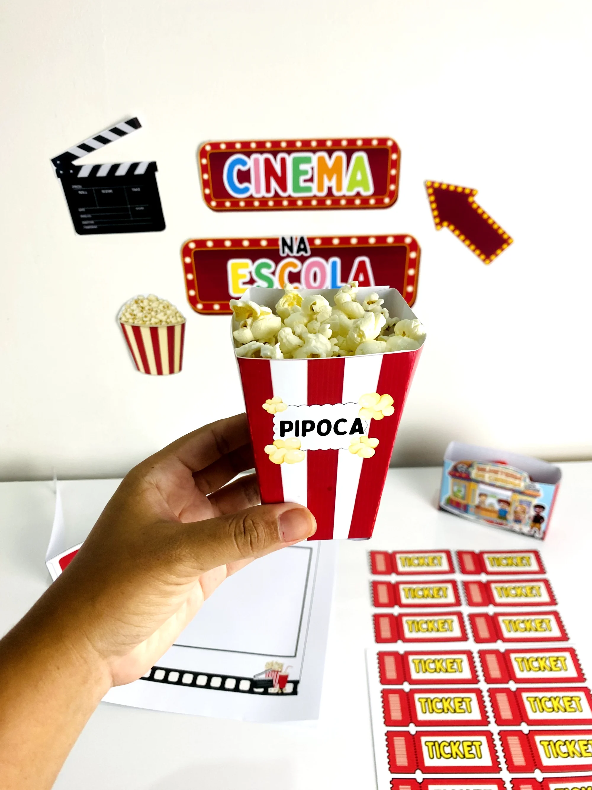 Dia do Cinema na Escola – Kit Cinema para Imprimir — amostra 4: Kit Dia do Cinema na Escola com painel, óculos 3D, tickets,…
