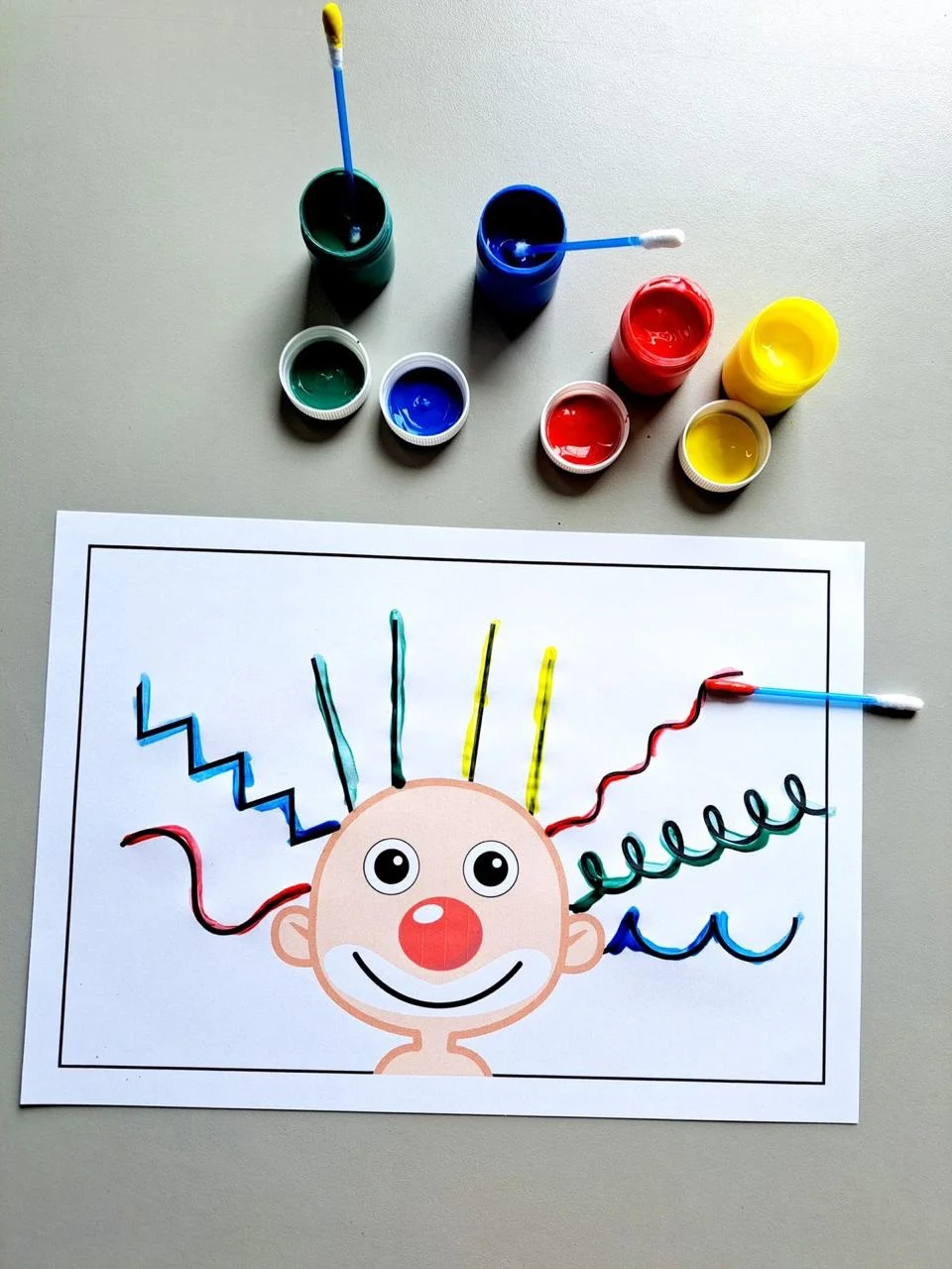 Dia do circo cabelo do palhaço — amostra 1: *Cabelo do palhaço* Comemore o Dia do Circo*, com o rosto de um palhaço e…