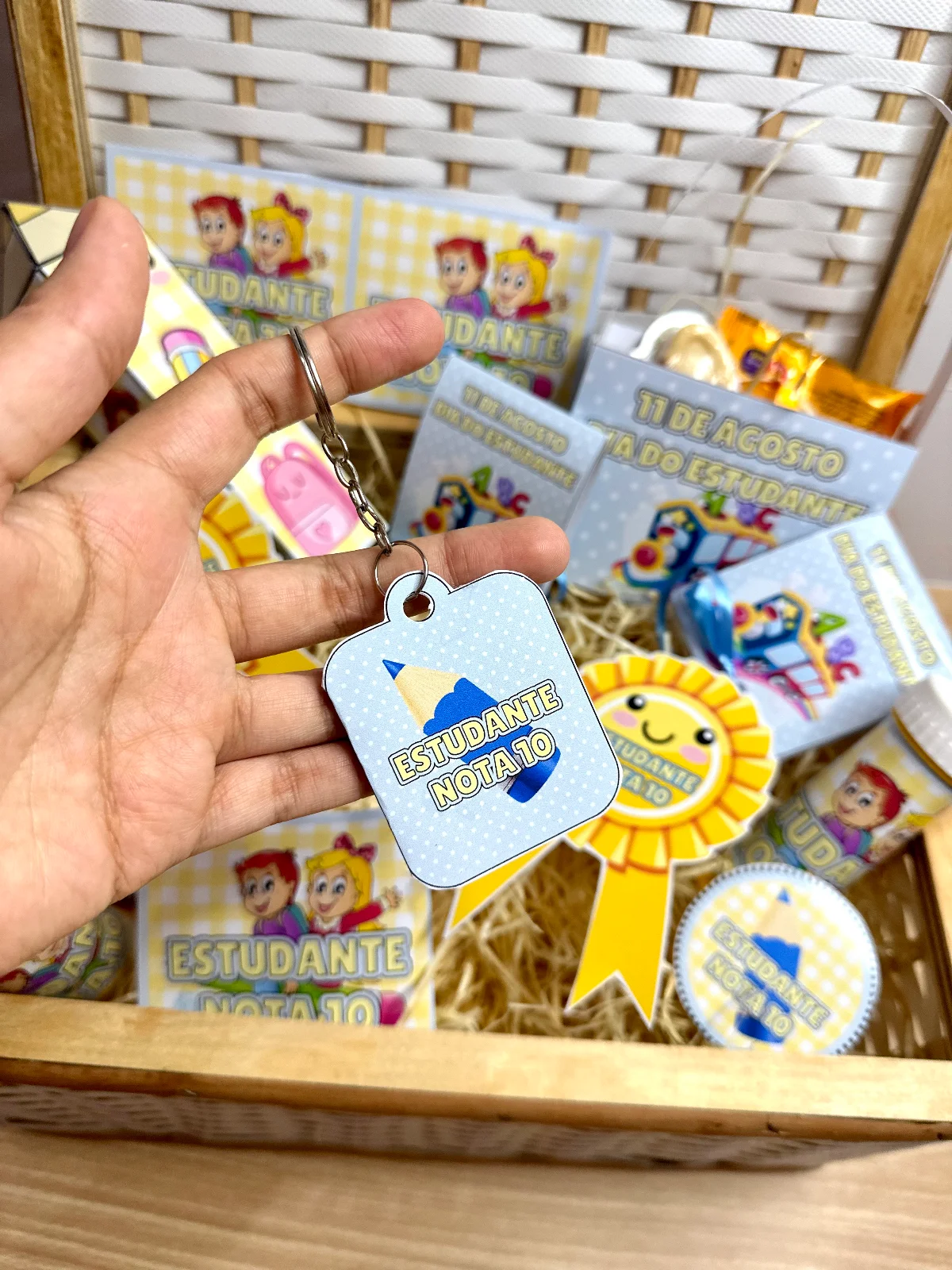 Dia do Estudante - Kit de Lembrancinhas – PDF para Imprimir — amostra 2: Moldura para foto, já ampliada Medalha Estudante…