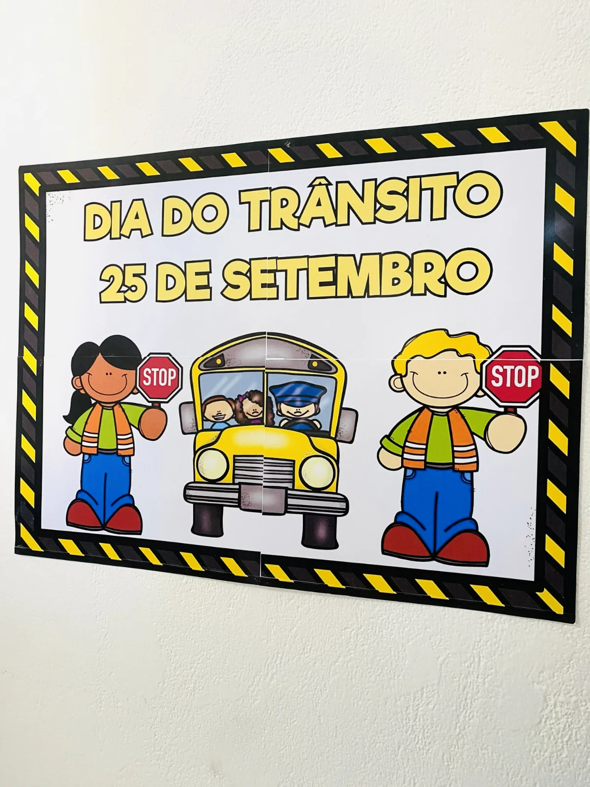 Dia do Trânsito: Aprendizado Divertido! – Material Pedagógico — amostra 3: Uma forma leve e criativa de ensinar regras de…