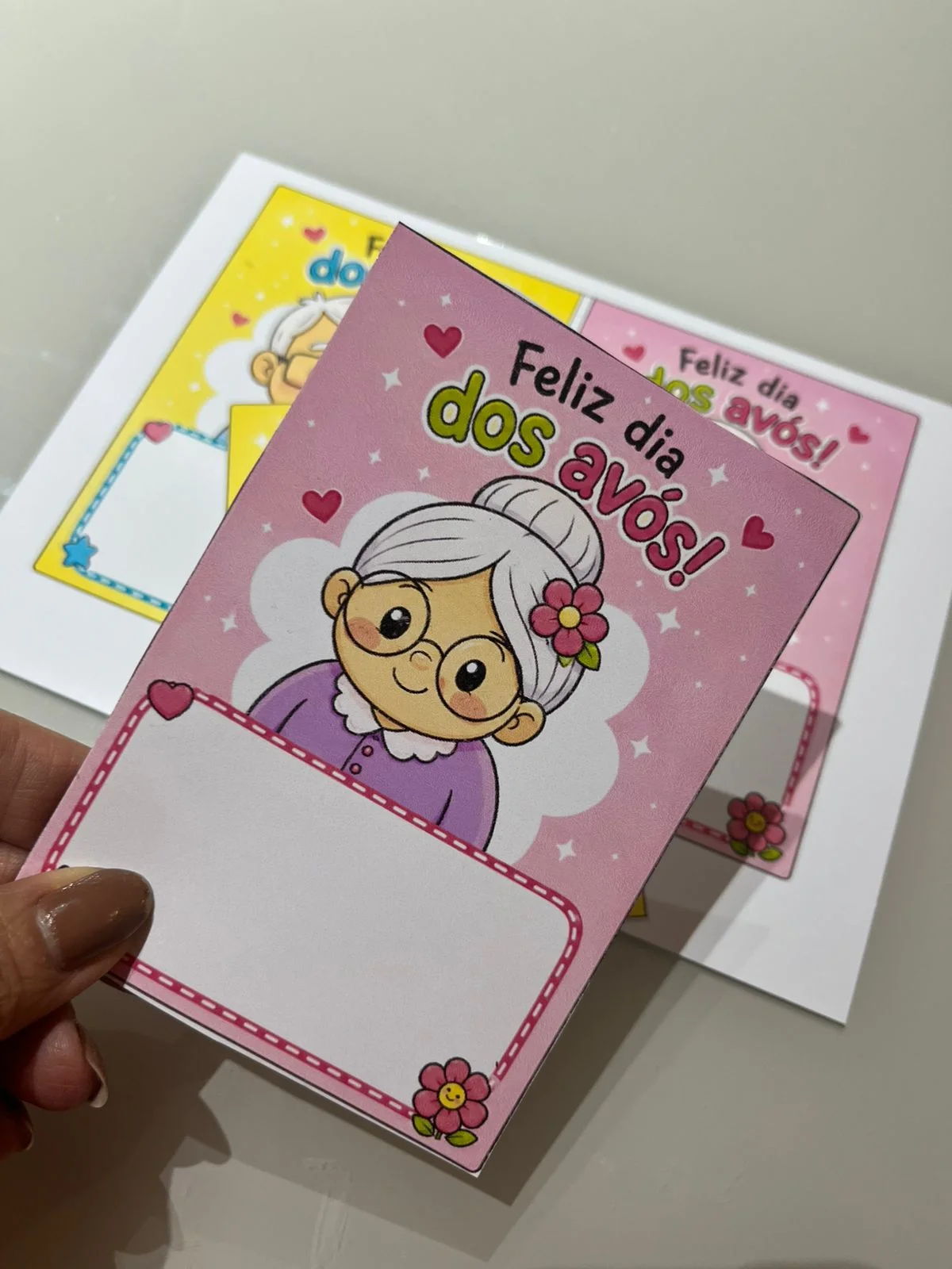 Dia dos Avós - Cartão Especial — Datas comemorativas para Todas as séries: Encante os avós com um cartão personalizado,…