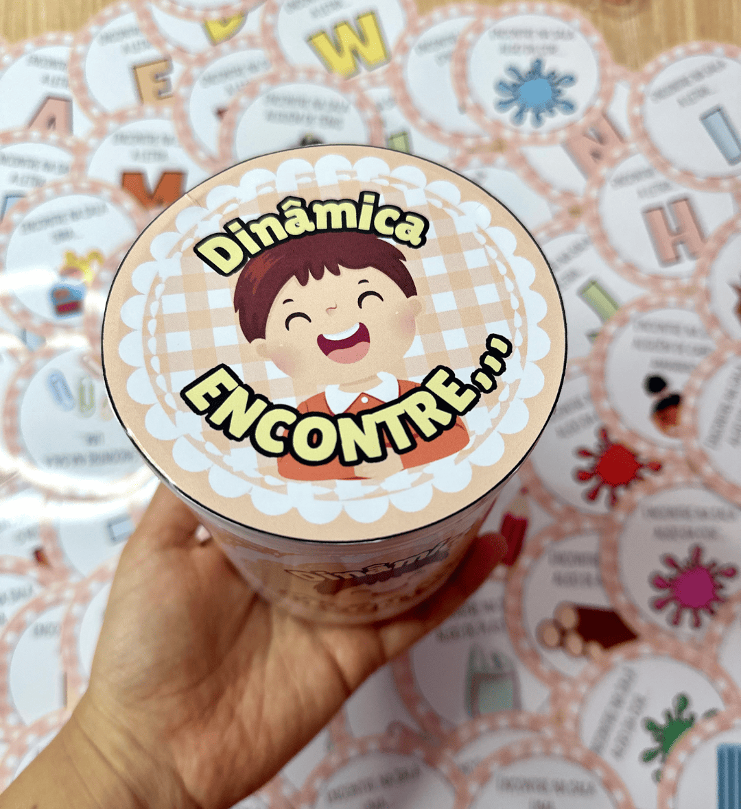 Dinâmica Encontre: jogo de busca para a Educação Infantil — amostra 2: O que vem no material?